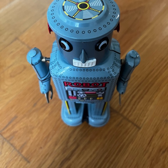 Vintage Tin Robot R-35 Wind Up Tin Toy - Picture 6 of 6